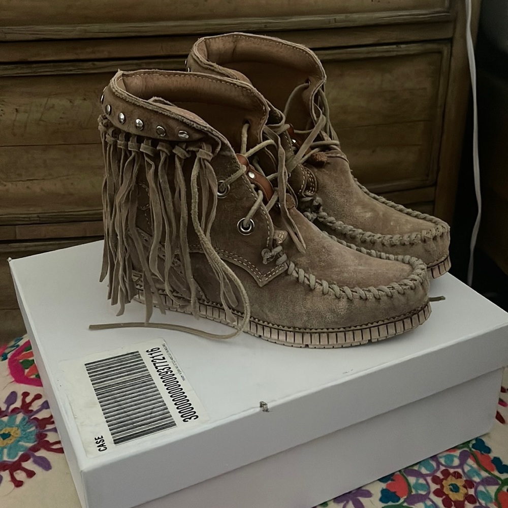 BRAND NEW IN BOX EL VAQUERO GRACE FREEDOM WEDGE MOCCASIN BOOTS IN Tan size 37